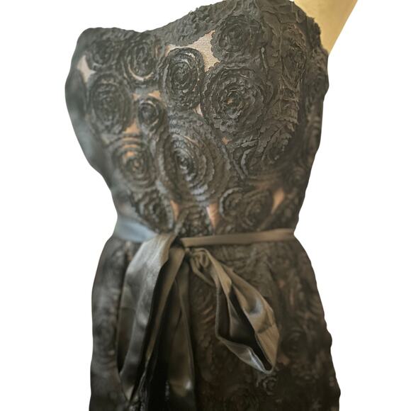 C. Luce Strapless Rosette Lace Cocktail Dress, Black, Size Large - Picture 3 of 7